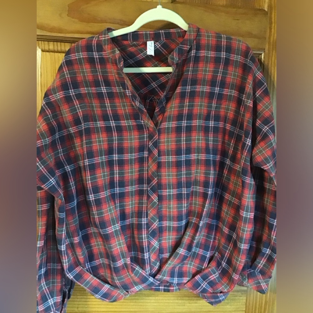 Women’s sized med large L Love long sleeveeeve pullo top / blouse  warm